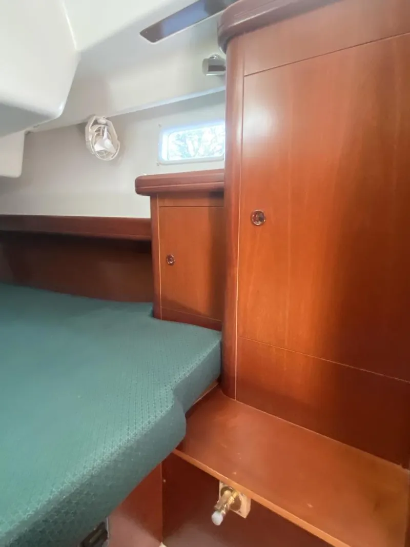 Slide: The Image of Beneteau 473 2004 - 49