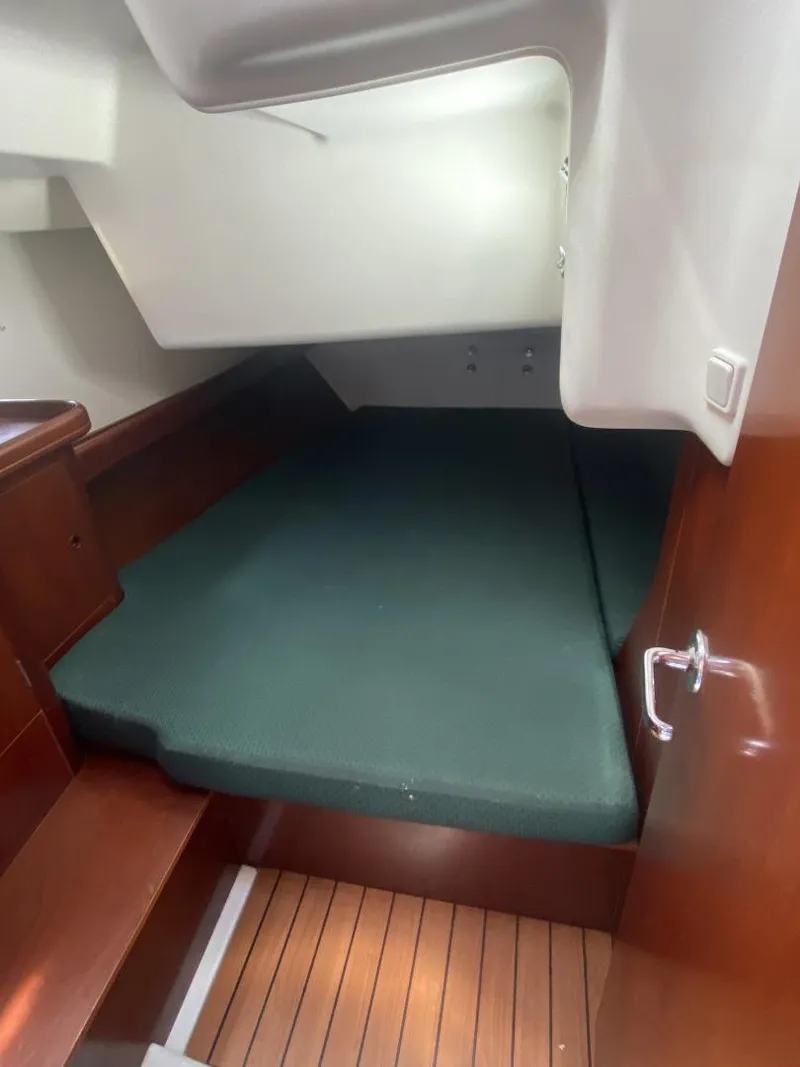 Slide: The Image of Beneteau 473 2004 - 51