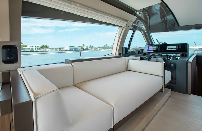 Slide: The Image of Ferretti 550 2022 - 15