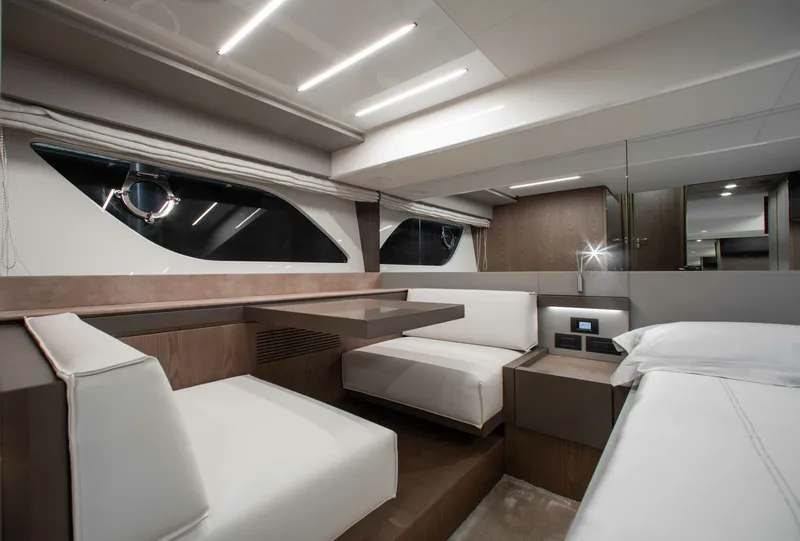 Slide: The Image of Ferretti 550 2022 - 18