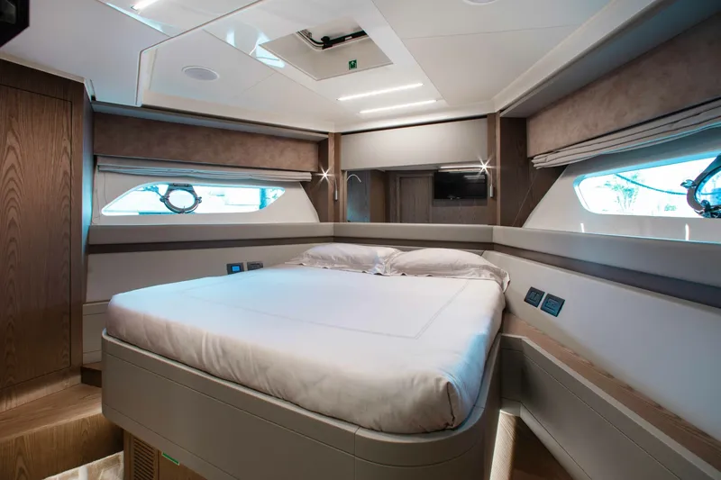 Slide: The Image of Ferretti 550 2022 - 20