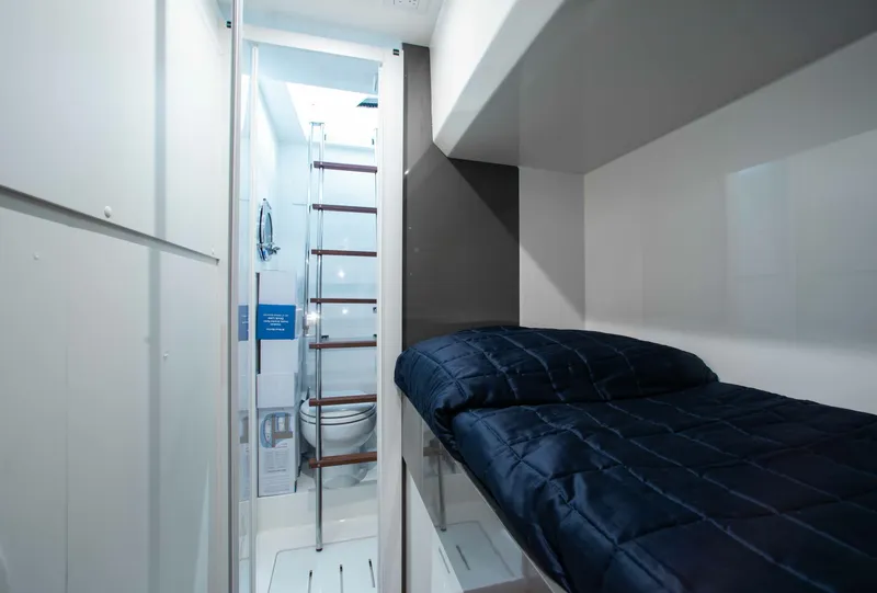 Slide: The Image of Ferretti 550 2022 - 27
