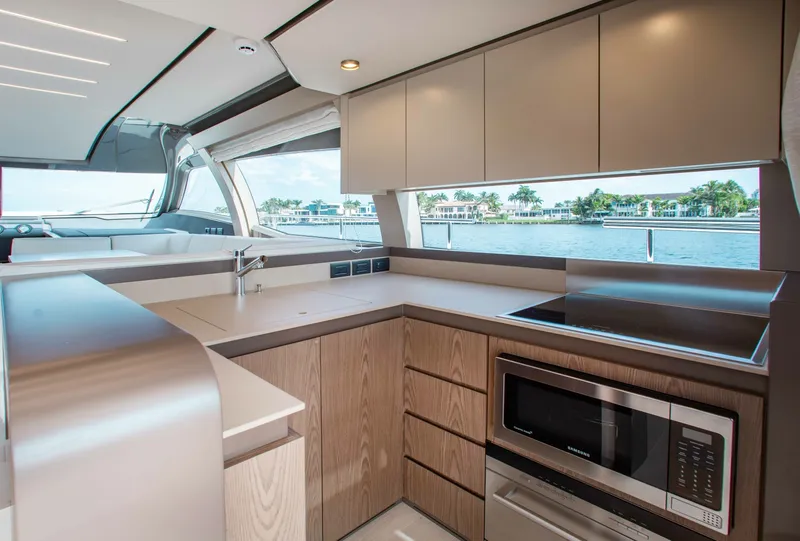 Slide: The Image of Ferretti 550 2022 - 9
