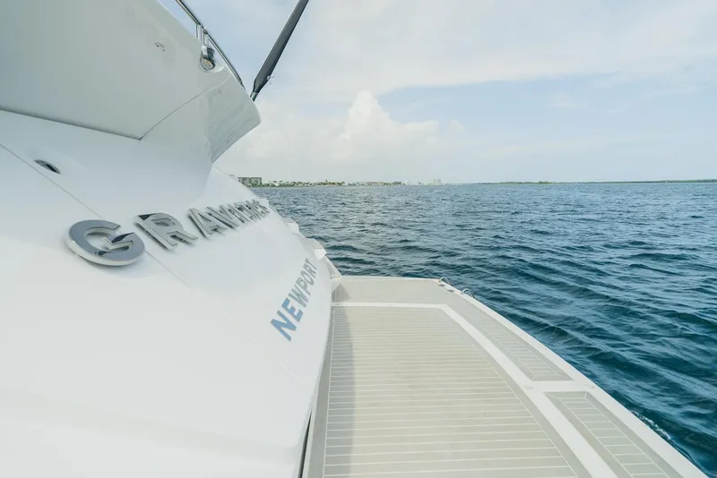 Slide: The Image of Sunseeker Predator 2018 - 10