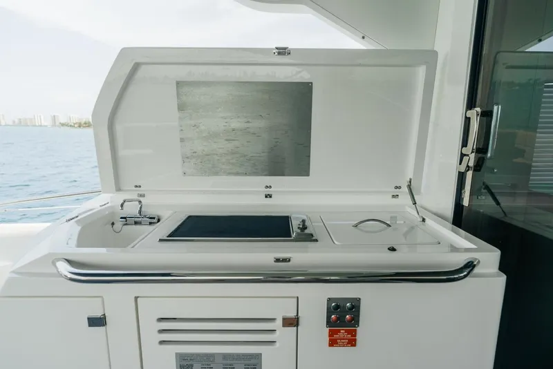 Slide: The Image of Sunseeker Predator 2018 - 13