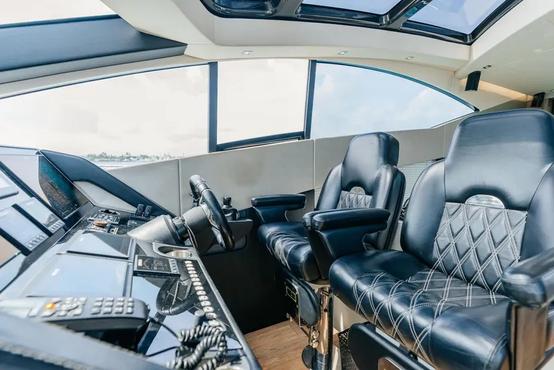 Slide: The Image of Sunseeker Predator 2018 - 14