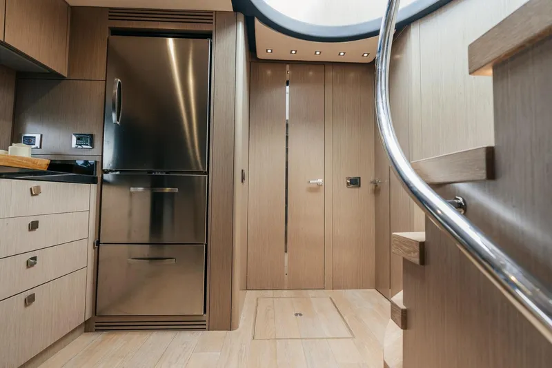 Slide: The Image of Sunseeker Predator 2018 - 24