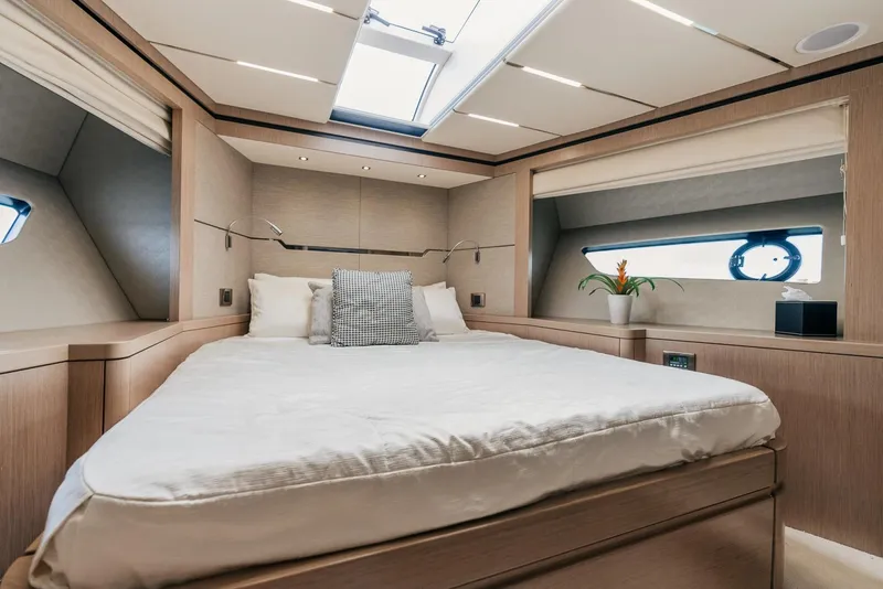 Slide: The Image of Sunseeker Predator 2018 - 25