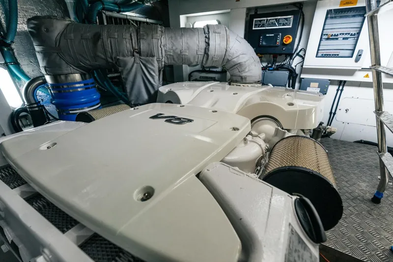Slide: The Image of Sunseeker Predator 2018 - 42