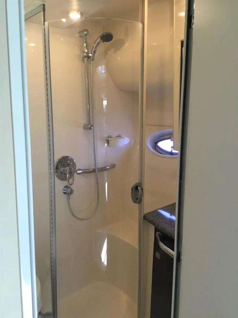 Slide: The Image of Sea Ray 40 Motor Yacht 2005 - 12