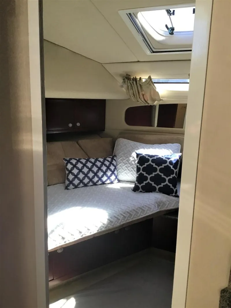 Slide: The Image of Sea Ray 40 Motor Yacht 2005 - 14
