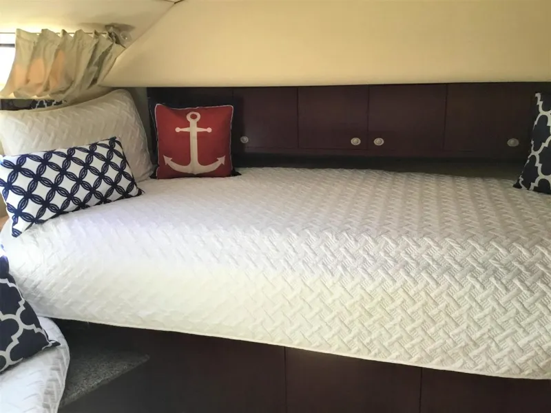 Slide: The Image of Sea Ray 40 Motor Yacht 2005 - 16