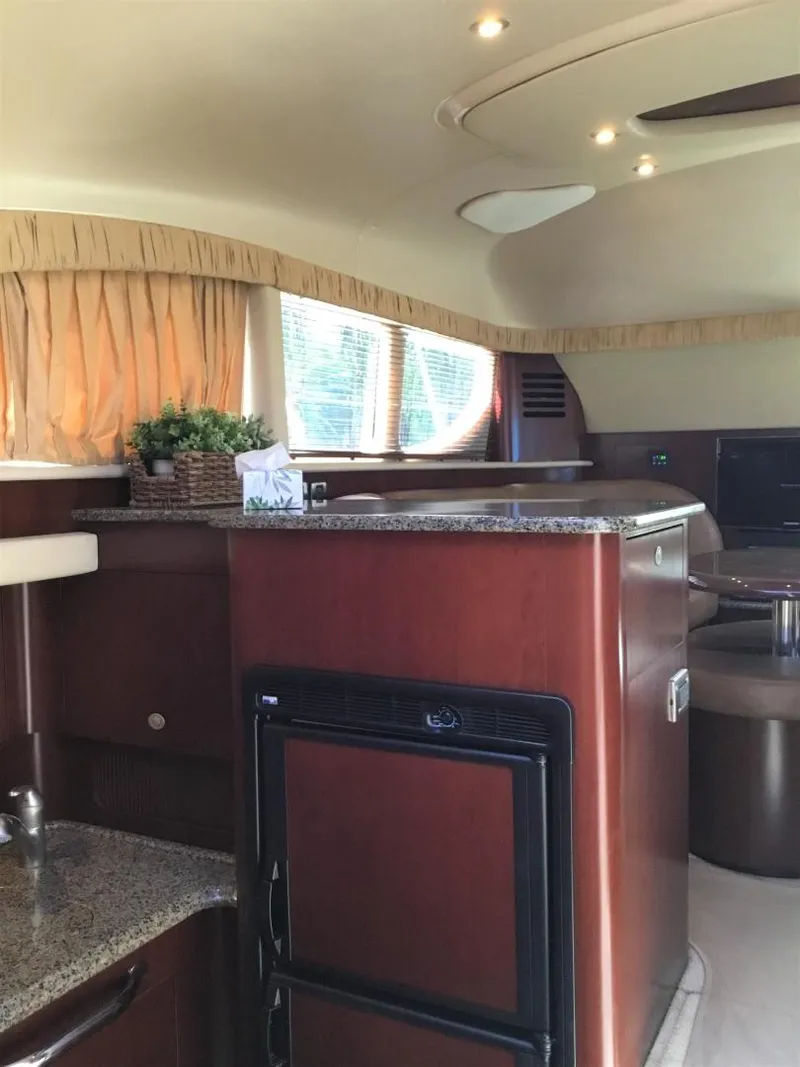 Slide: The Image of Sea Ray 40 Motor Yacht 2005 - 19