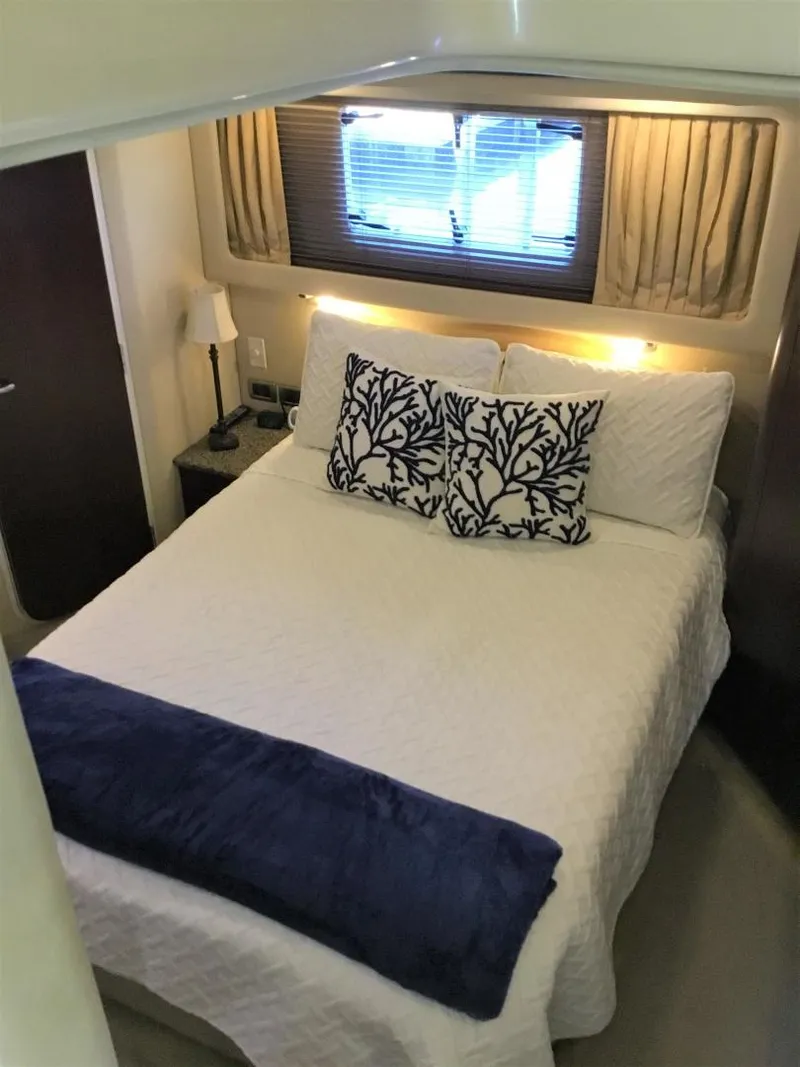 Slide: The Image of Sea Ray 40 Motor Yacht 2005 - 20