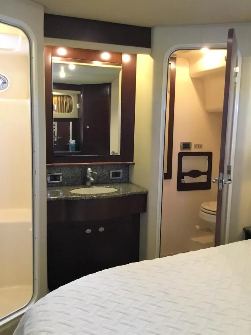 Slide: The Image of Sea Ray 40 Motor Yacht 2005 - 22