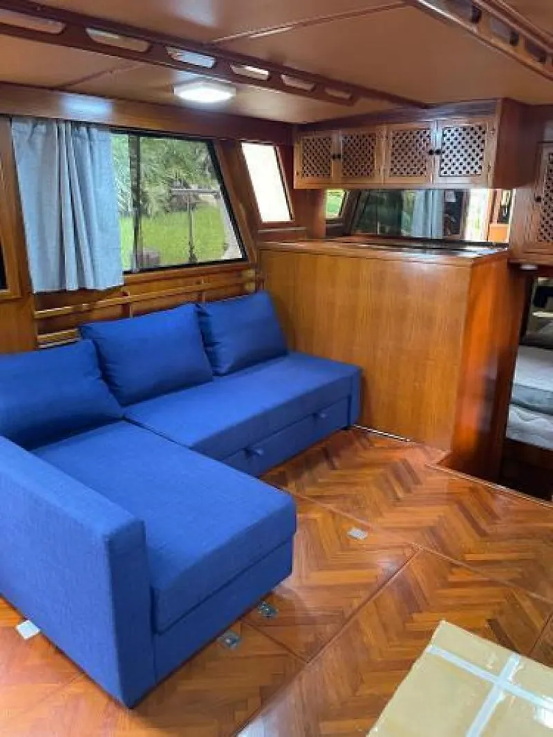 Slide: The Image of Heritage East Sundeck Trawler 1989 - 10