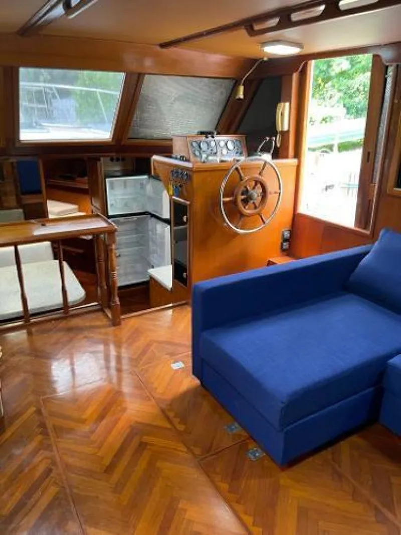 Slide: The Image of Heritage East Sundeck Trawler 1989 - 14