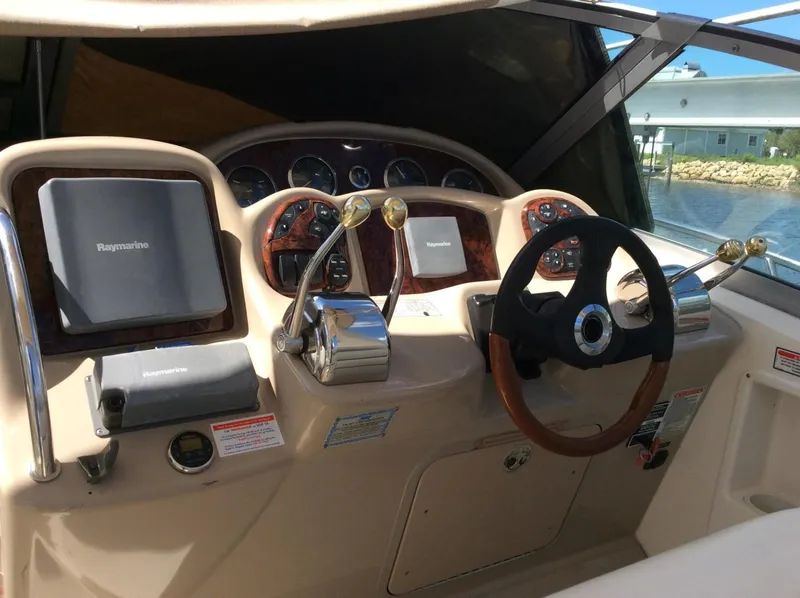 Slide: The Image of Sea Ray 320 2003 - 10
