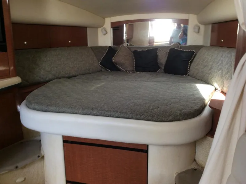 Slide: The Image of Sea Ray 320 2003 - 13