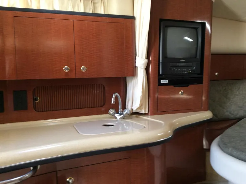 Slide: The Image of Sea Ray 320 2003 - 15