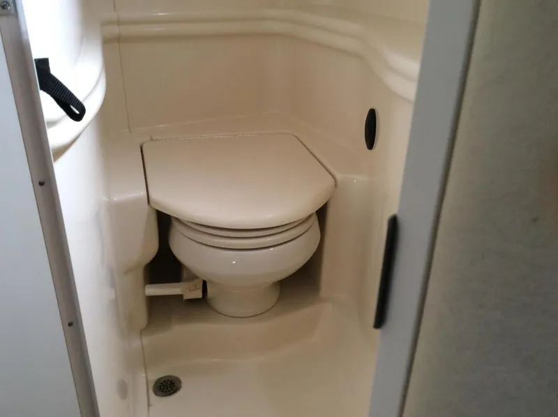Slide: The Image of Sea Ray 320 2003 - 23