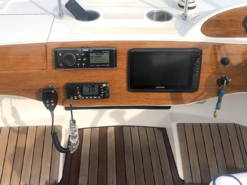 Slide: The Image of Vanquish 26 Runabout 2016 - 10