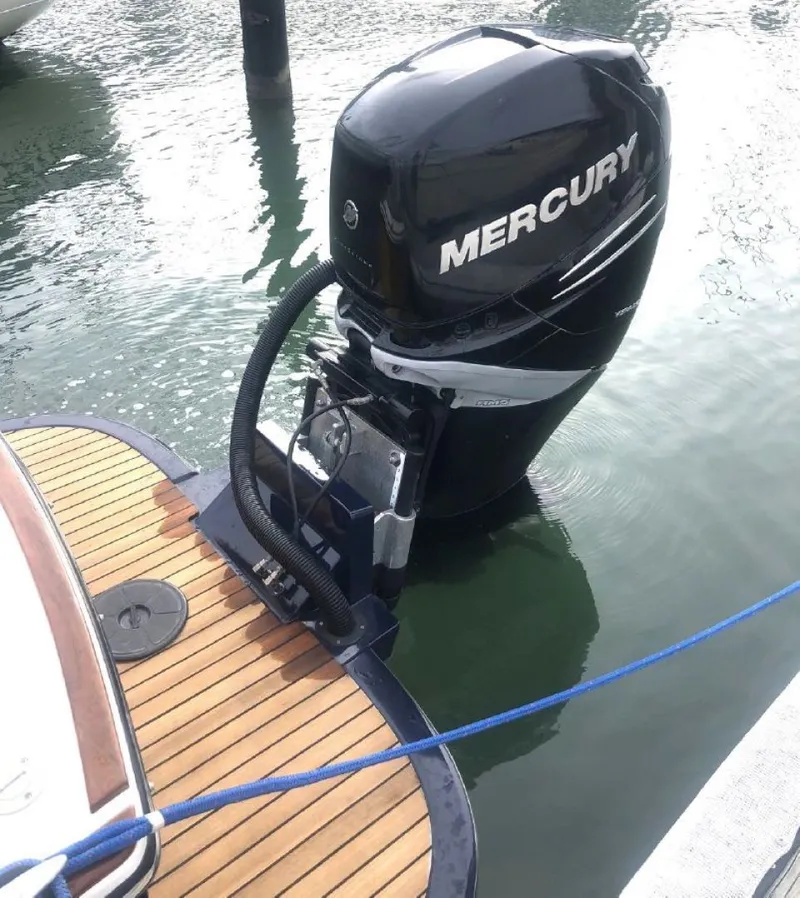 Slide: The Image of Vanquish 26 Runabout 2016 - 14