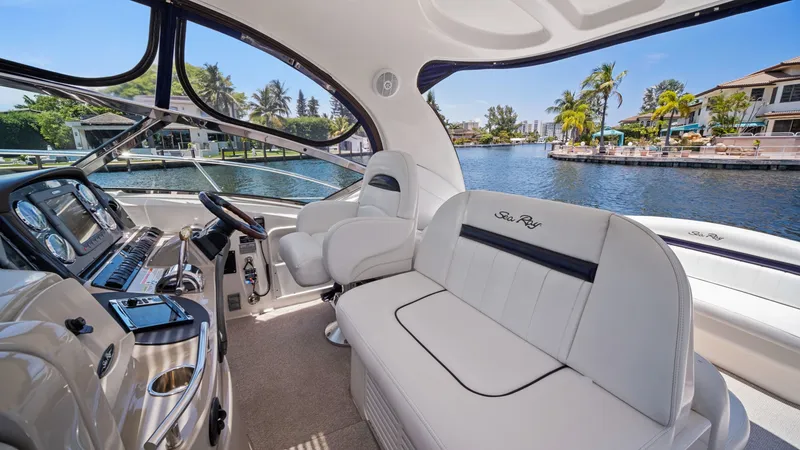 Slide: The Image of Sea Ray 40 Sundancer 2007 - 18