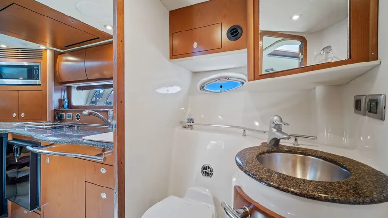 Slide: The Image of Sea Ray 40 Sundancer 2007 - 38