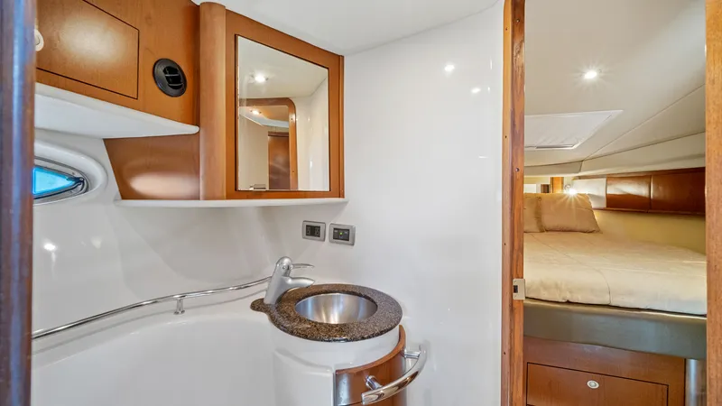 Slide: The Image of Sea Ray 40 Sundancer 2007 - 39