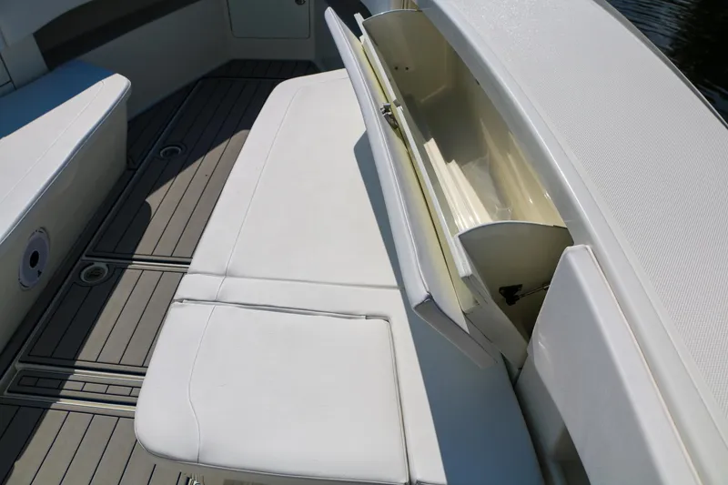 Slide: The Image of SeaVee 390Z 2016 - 10