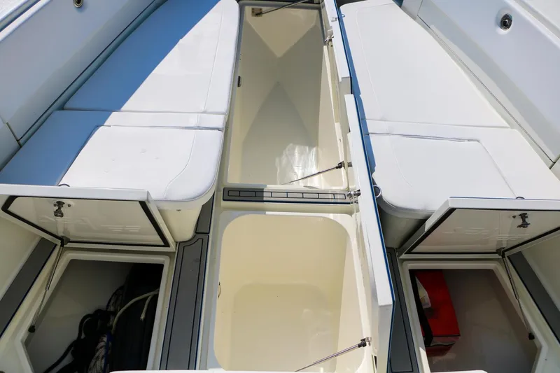 Slide: The Image of SeaVee 390Z 2016 - 11