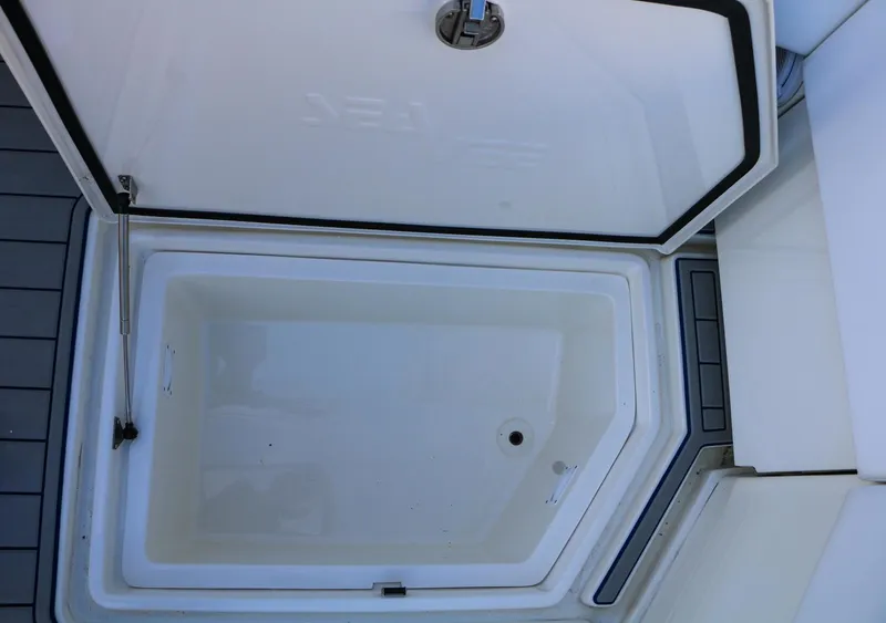 Slide: The Image of SeaVee 390Z 2016 - 14