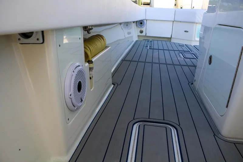 Slide: The Image of SeaVee 390Z 2016 - 15