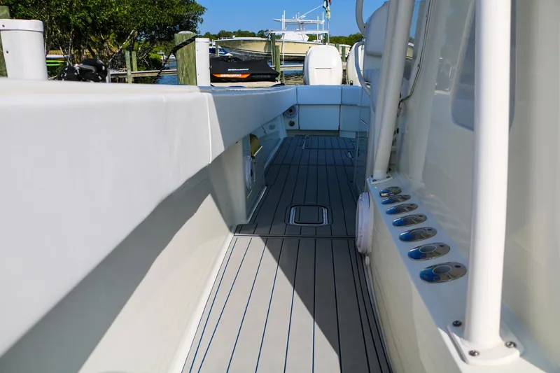 Slide: The Image of SeaVee 390Z 2016 - 16