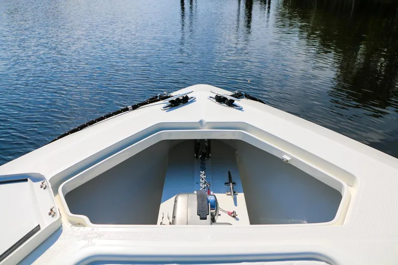 Slide: The Image of SeaVee 390Z 2016 - 18