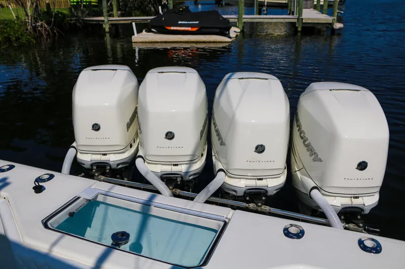 Slide: The Image of SeaVee 390Z 2016 - 20