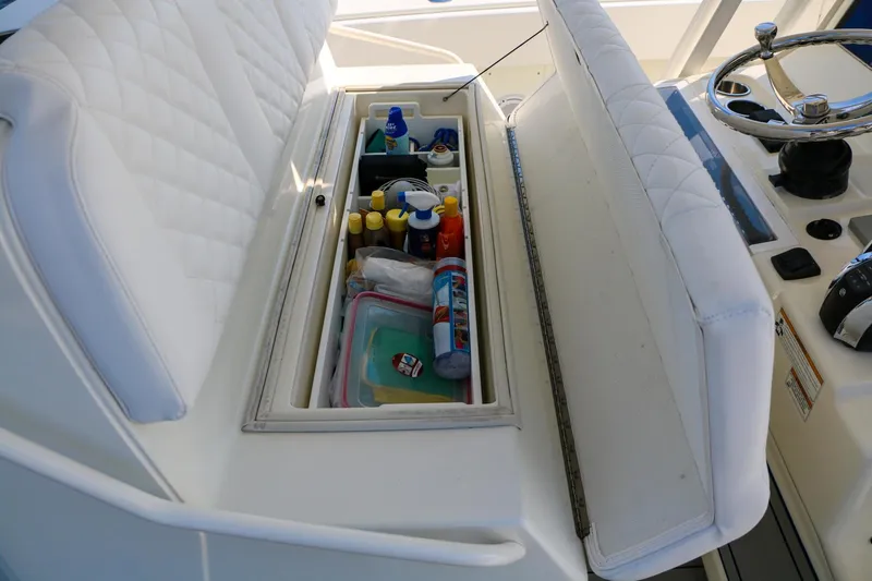Slide: The Image of SeaVee 390Z 2016 - 8