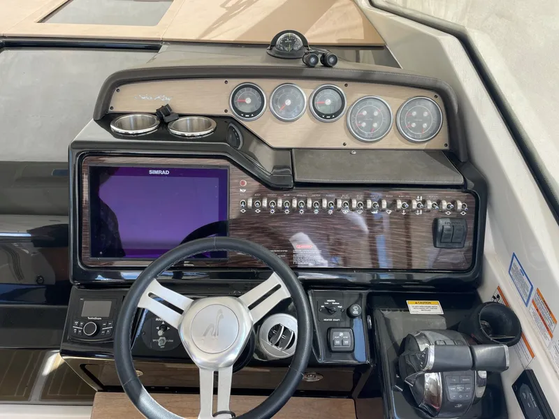 Slide: The Image of Sea Ray Sundancer 350 2018 - 2