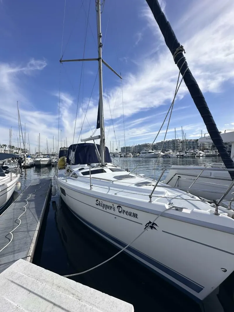 The Image of Hunter Passage 420 2000 - 0
