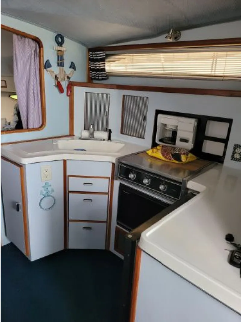 Slide: The Image of Sea Ray 340 Express Cruiser 1988 - 13