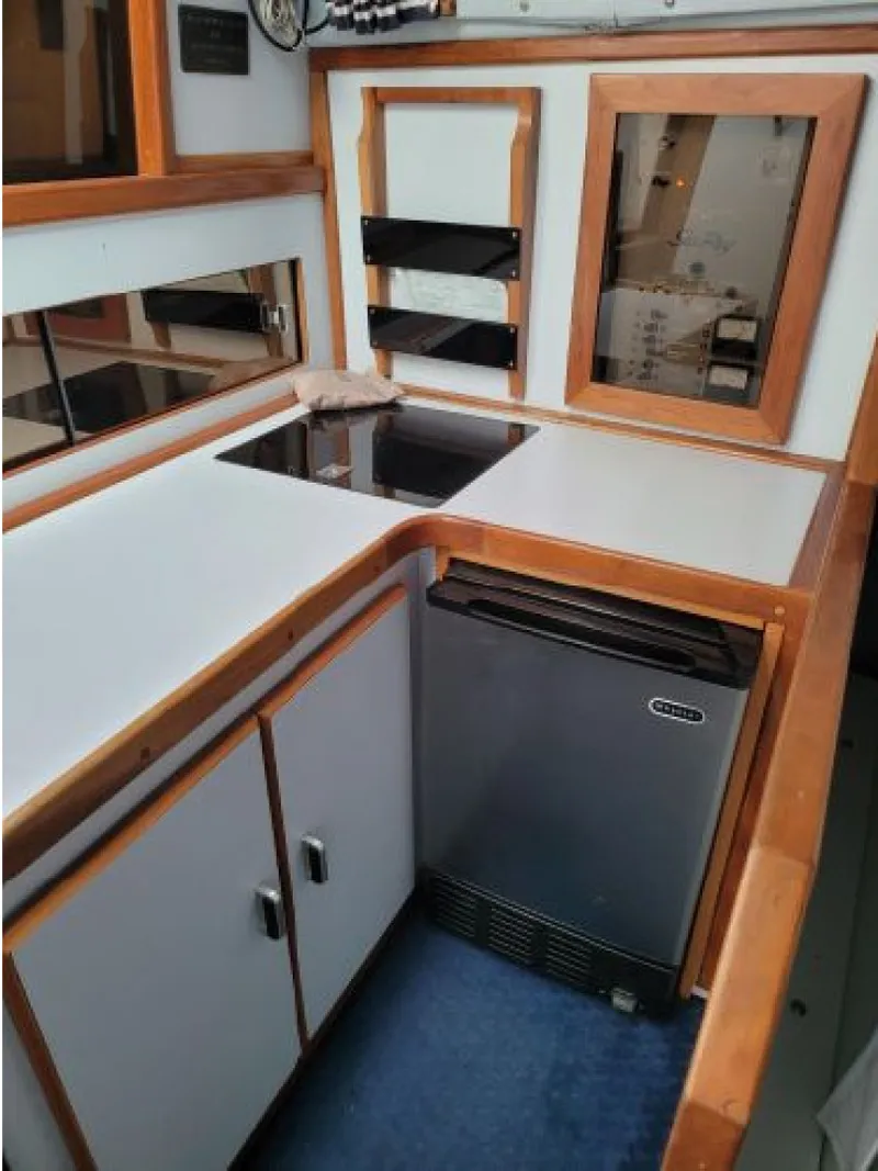 Slide: The Image of Sea Ray 340 Express Cruiser 1988 - 15