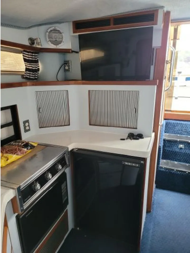Slide: The Image of Sea Ray 340 Express Cruiser 1988 - 18