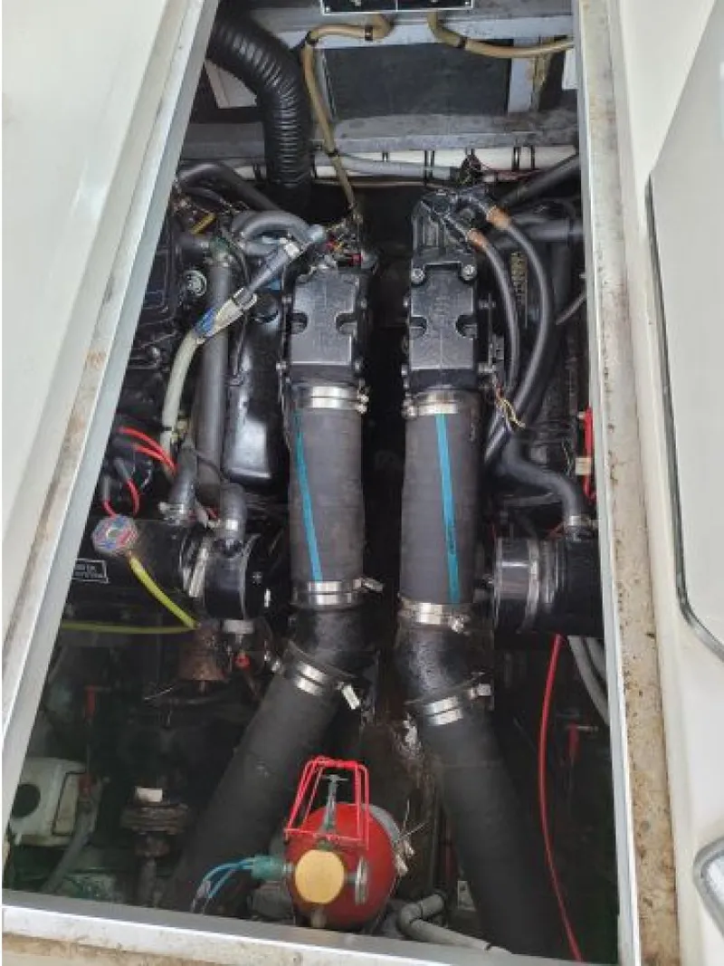 Slide: The Image of Sea Ray 340 Express Cruiser 1988 - 27