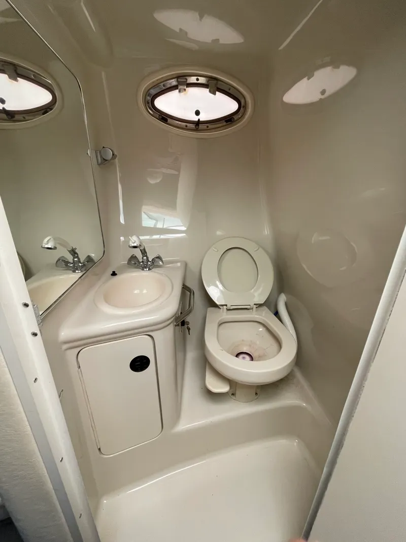 Slide: The Image of Sea Ray 240 Sundancer 2002 - 16