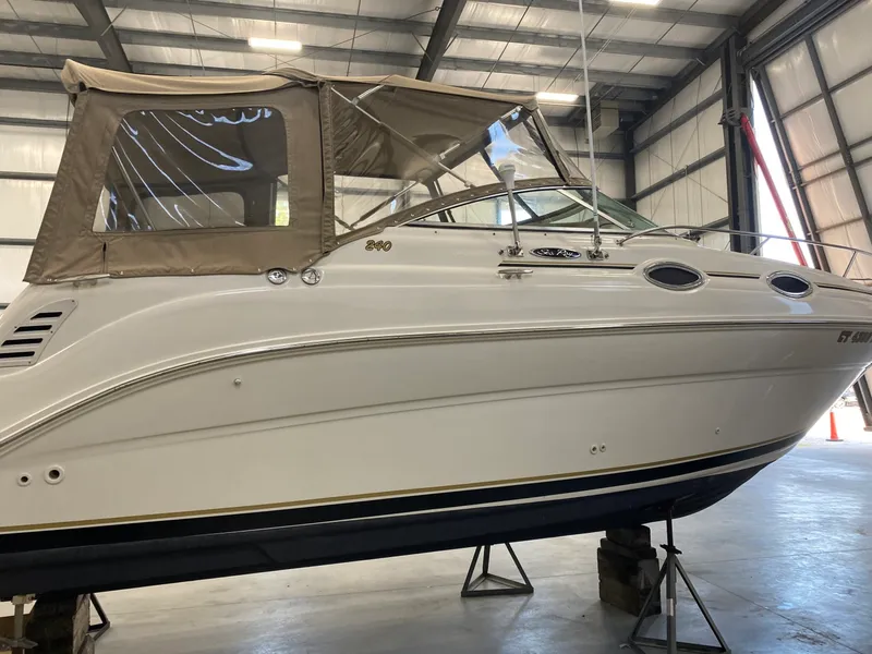 Slide: The Image of Sea Ray 240 Sundancer 2002 - 3