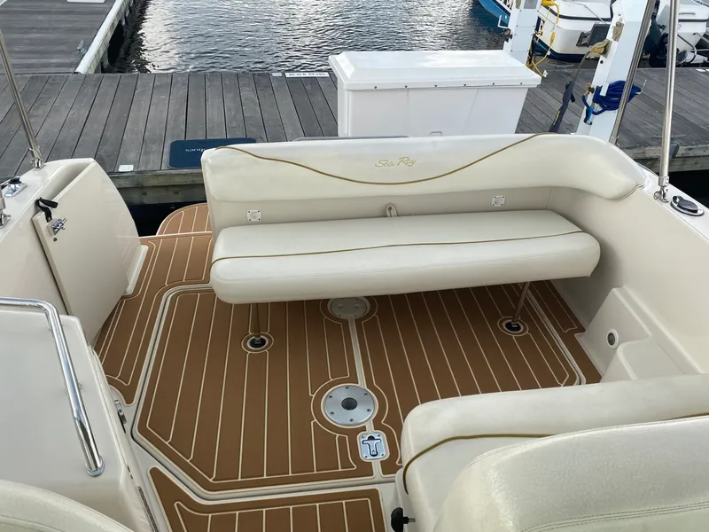 Slide: The Image of Sea Ray 240 Sundancer 2002 - 9