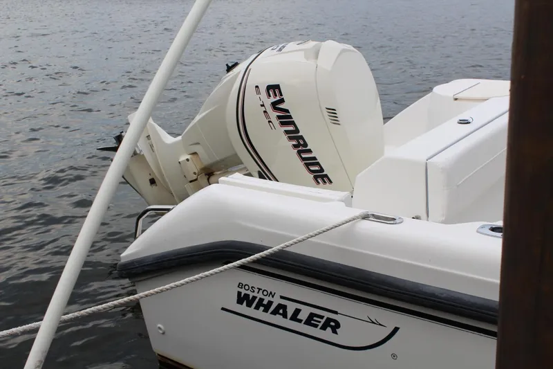 Slide: The Image of Boston Whaler 23 Outrage 1999 - 12