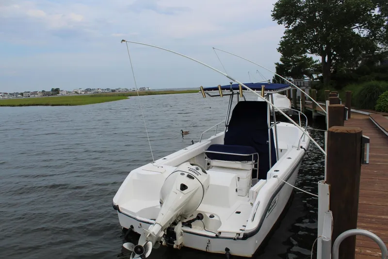 Slide: The Image of Boston Whaler 23 Outrage 1999 - 13