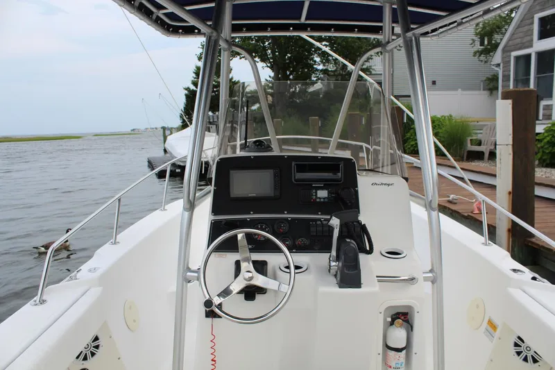 Slide: The Image of Boston Whaler 23 Outrage 1999 - 3
